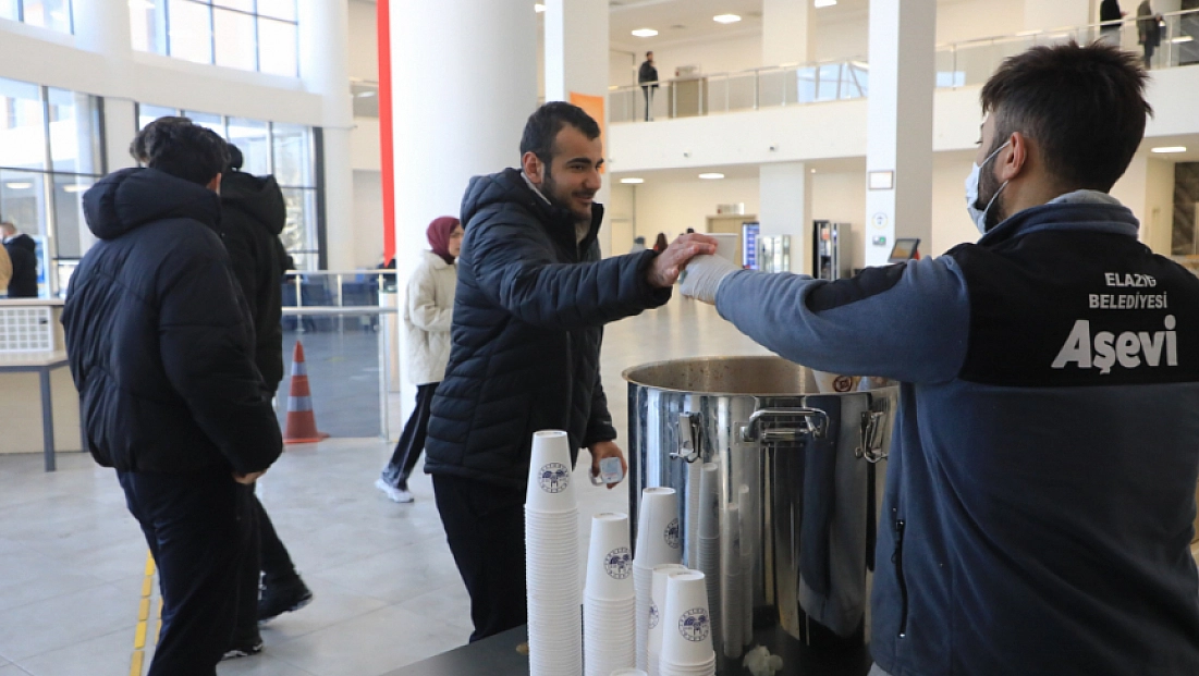Elazığ'da Öğrencilerin İçini Isıtan Jest!