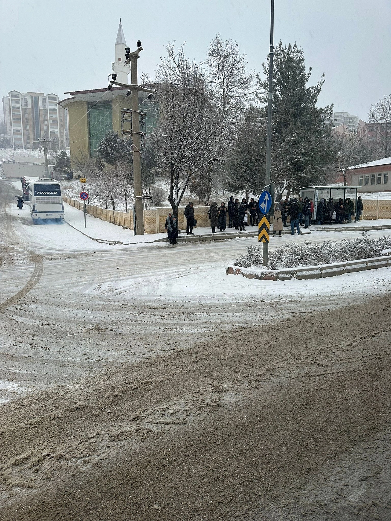 Cumhuriyet Mahallesinde Ulaşım Aksadı!