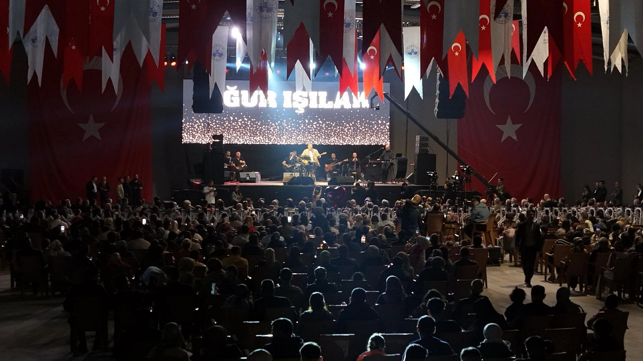 Elazığ'da Uğur Işılak Konseri