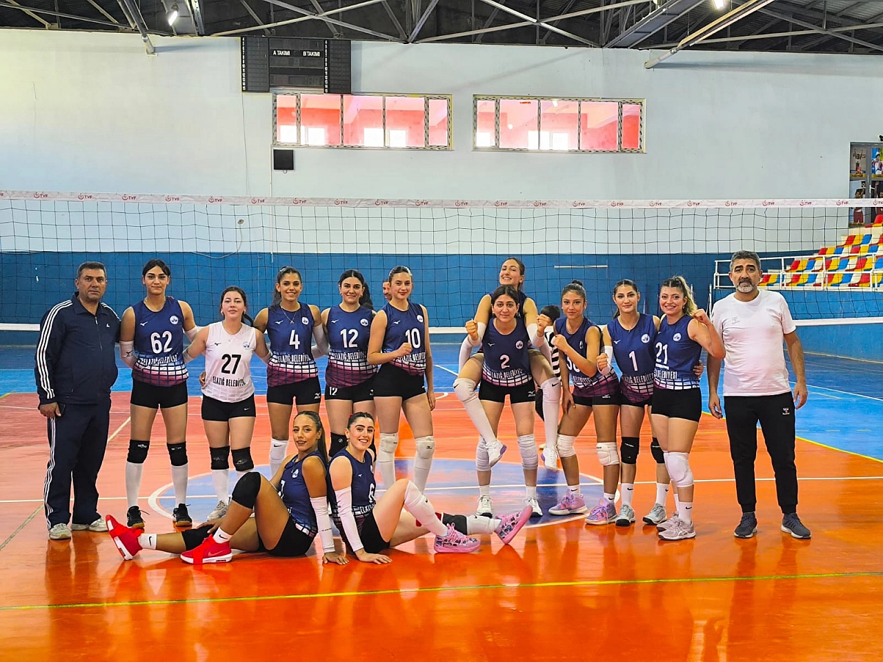 Kadın Voleybolcular Fırtına Gibi!