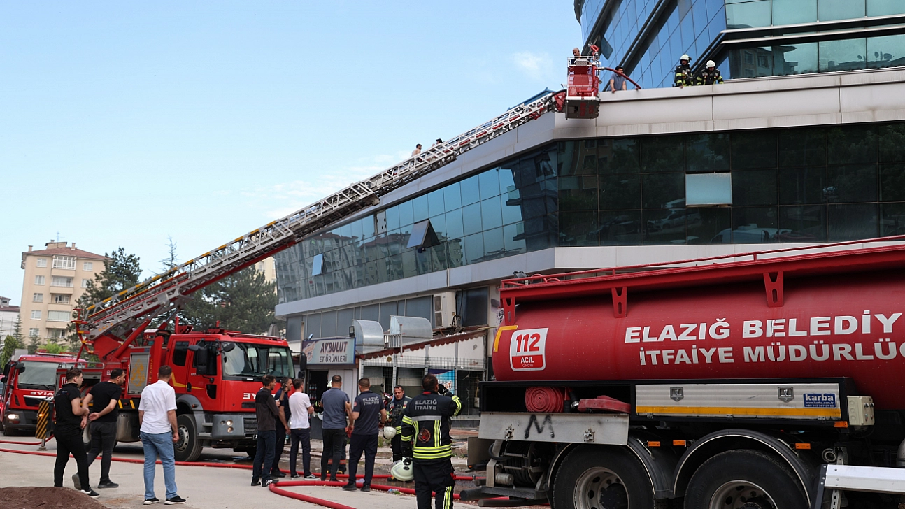 Elazığ'da Korkutan Yangın!