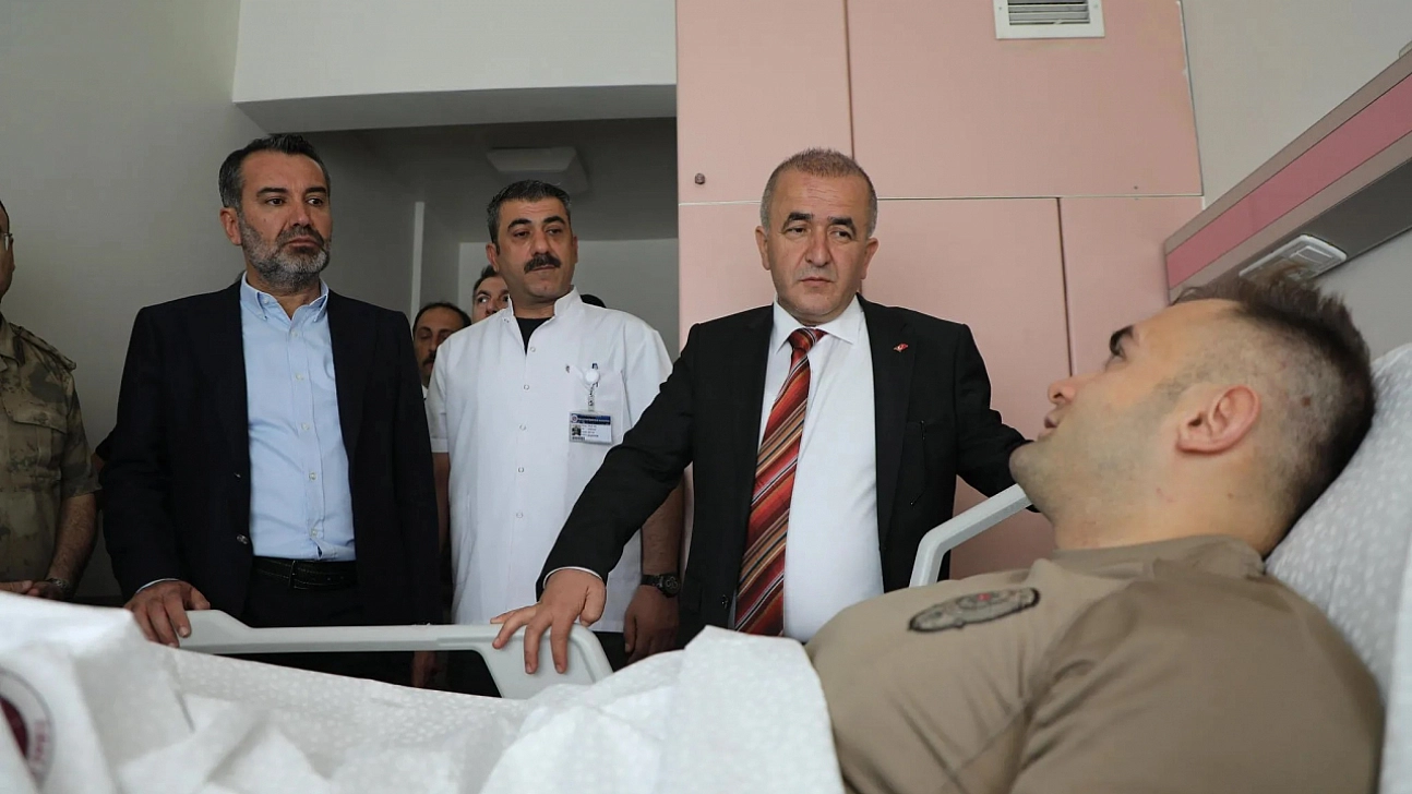 Hatipoğlu'ndan Yaralı Komisere Ziyaret