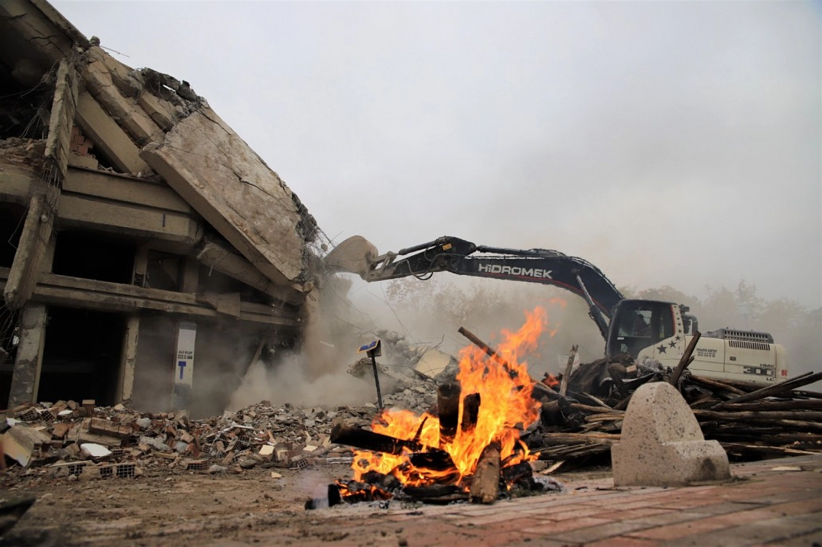 Elazığ'da Yıkımlar Hızlandı
