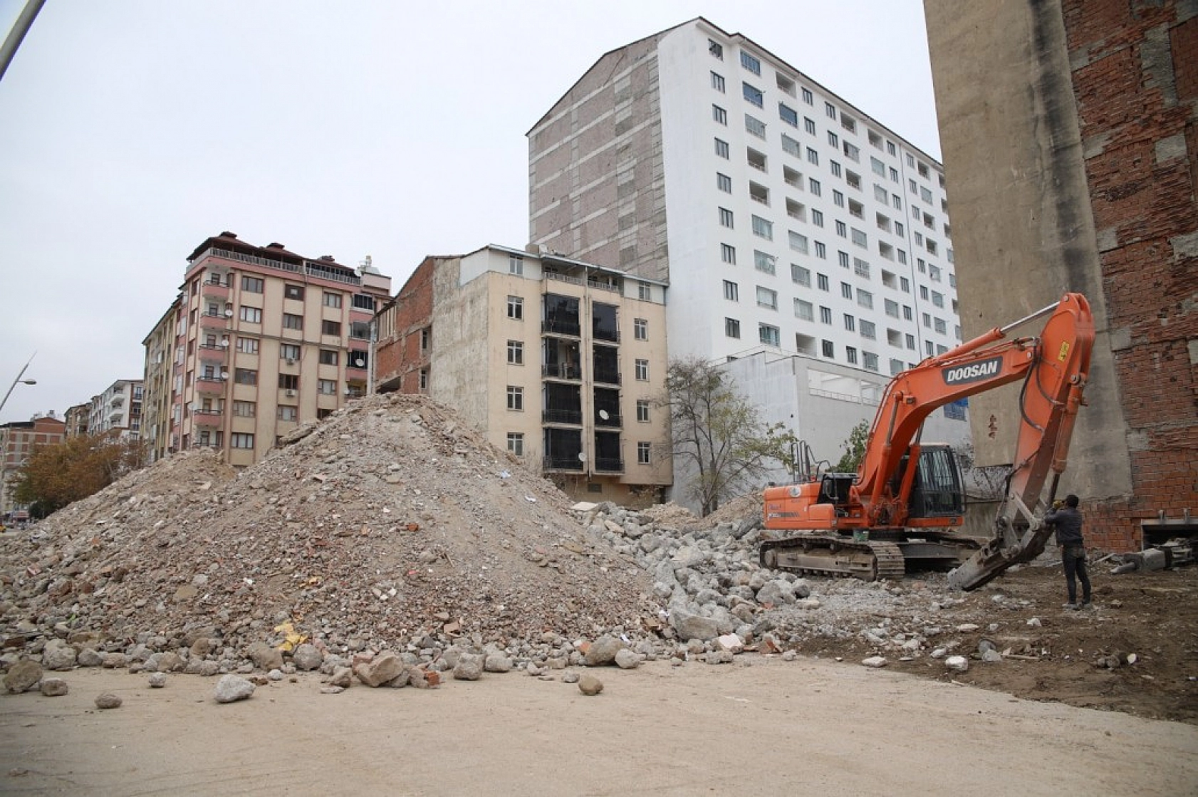 Elazığ'da Yıkımlar Hızlandı