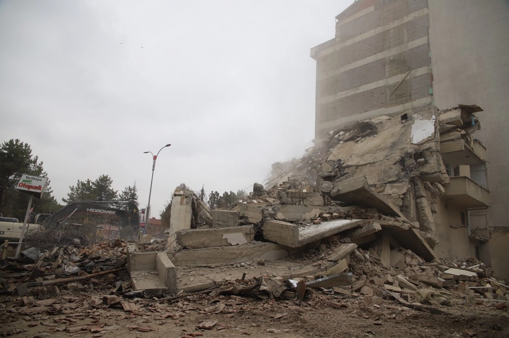 Elazığ'da Yıkımlar Hızlandı