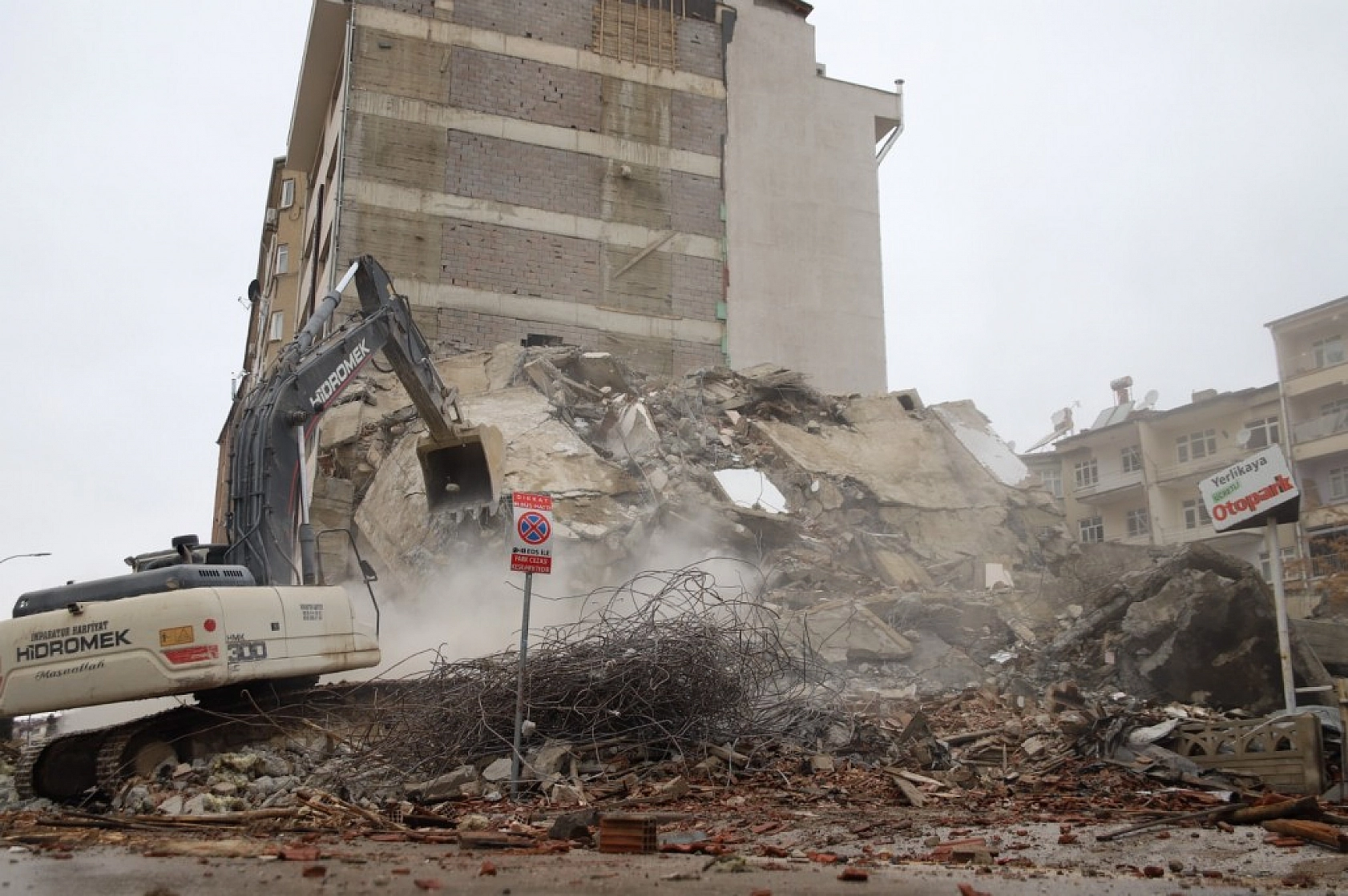 Elazığ'da Yıkımlar Hızlandı