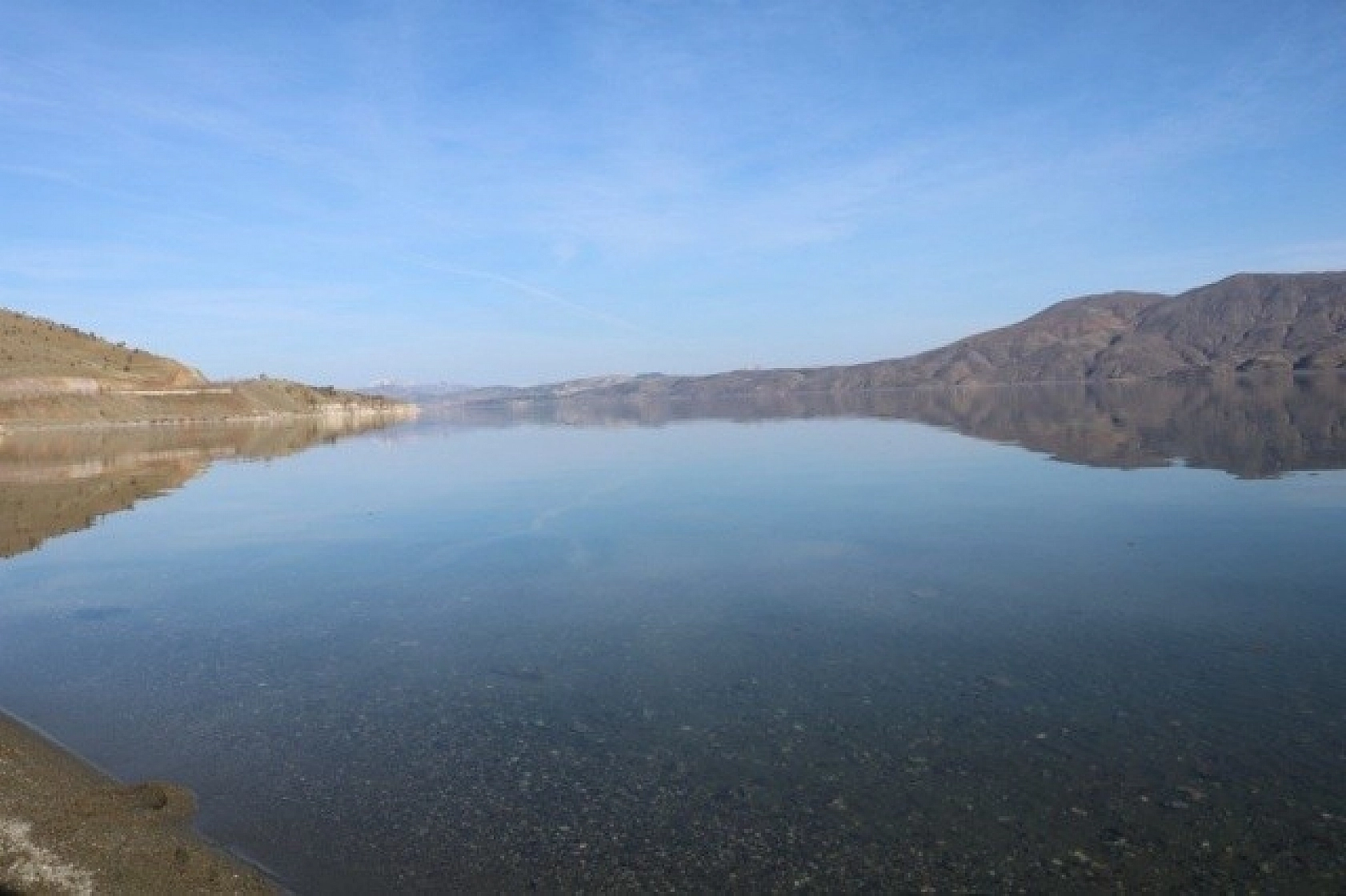 Hazar Gölünde Muhteşem Manzaralar