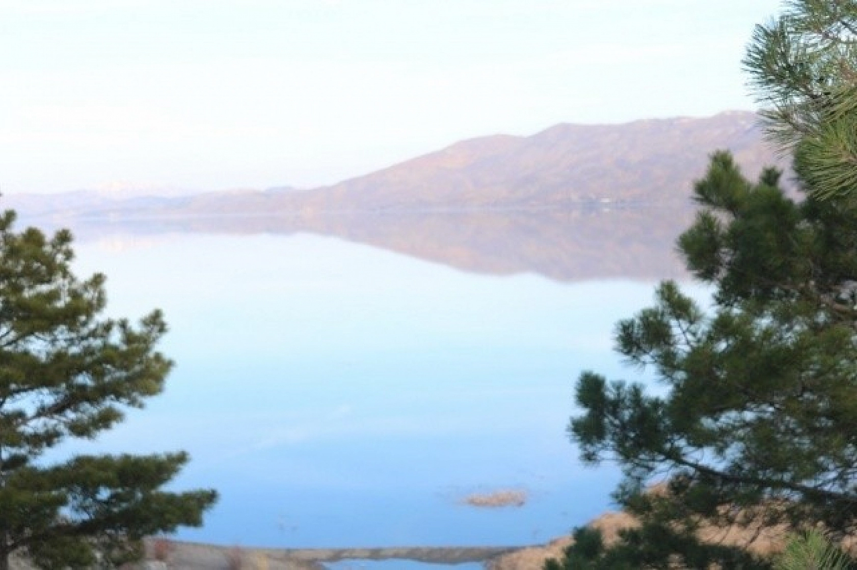 Hazar Gölünde Muhteşem Manzaralar