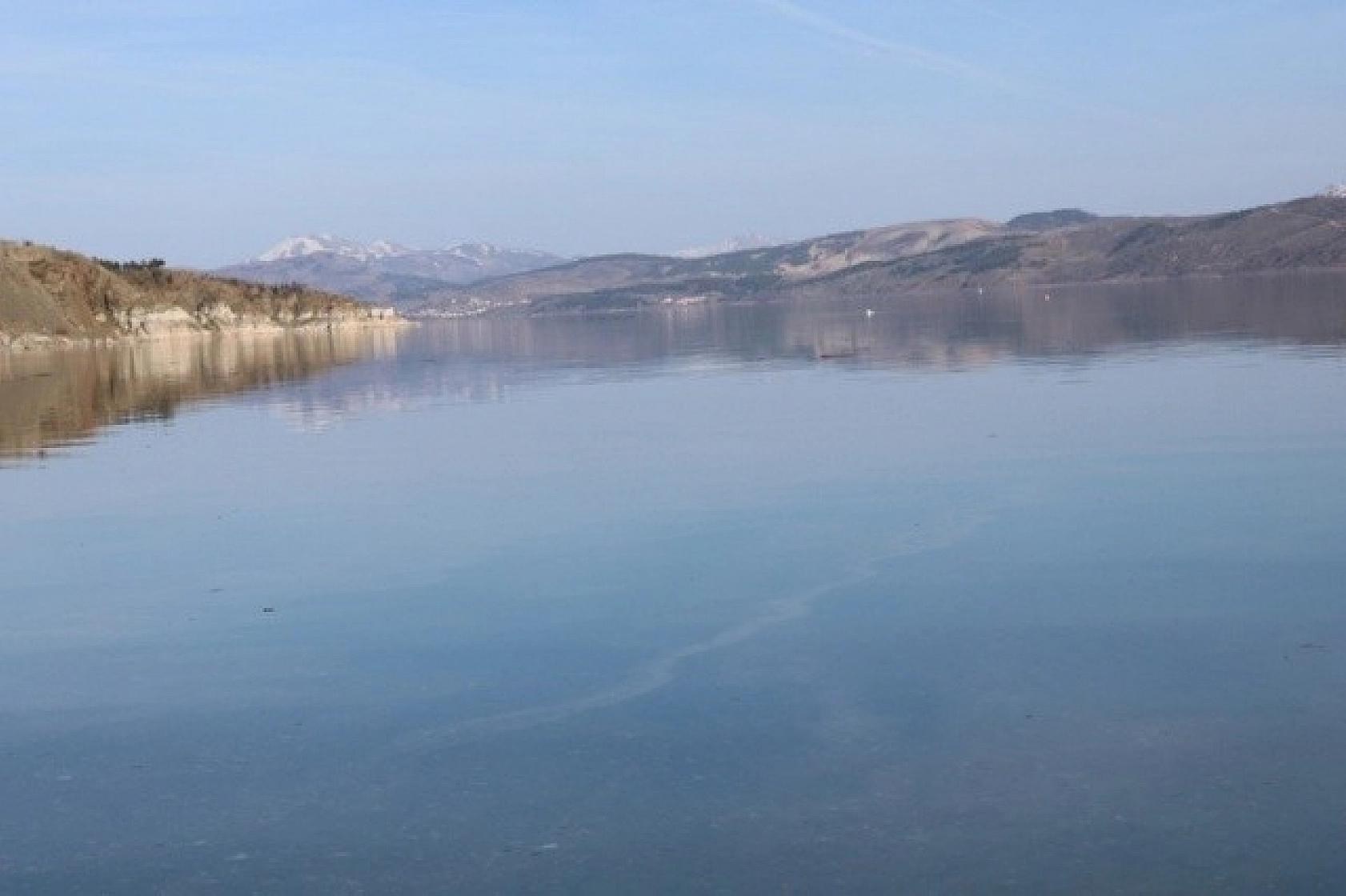 Hazar Gölünde Muhteşem Manzaralar