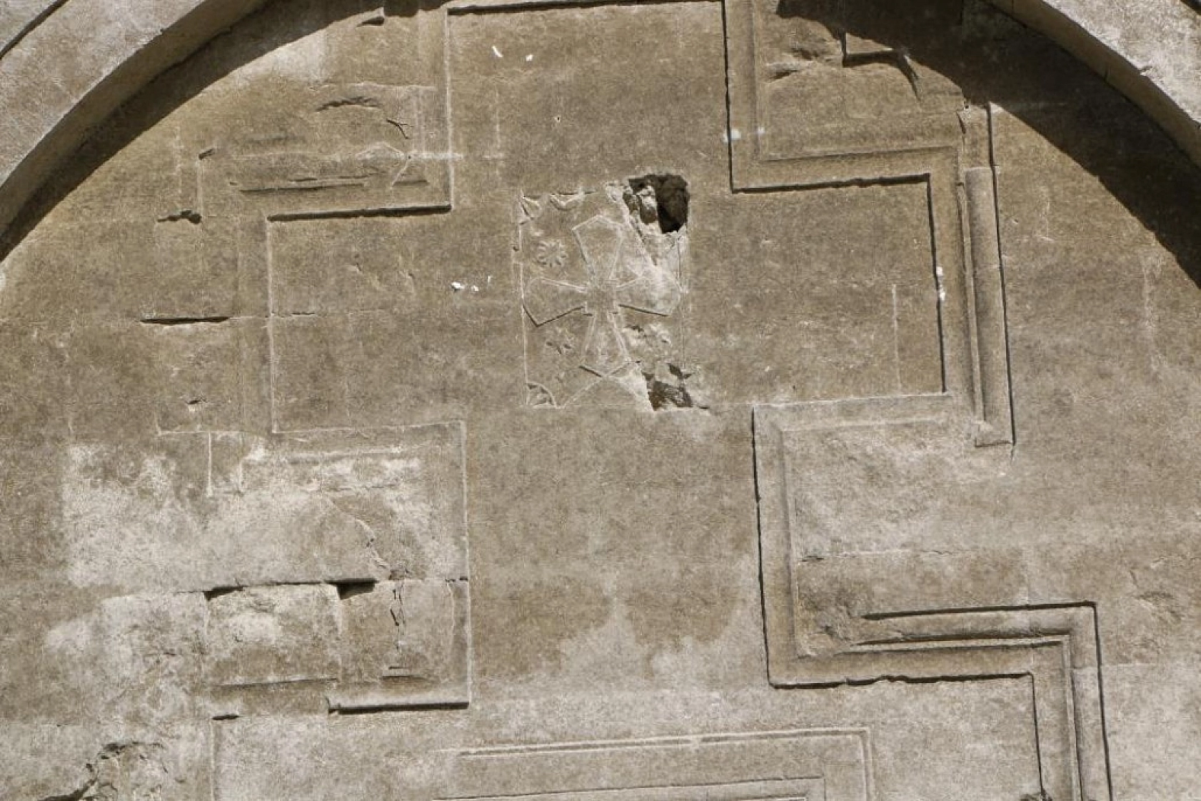 Sular Çekilince Tarihi Kilise Gün Yüzüne Çıktı