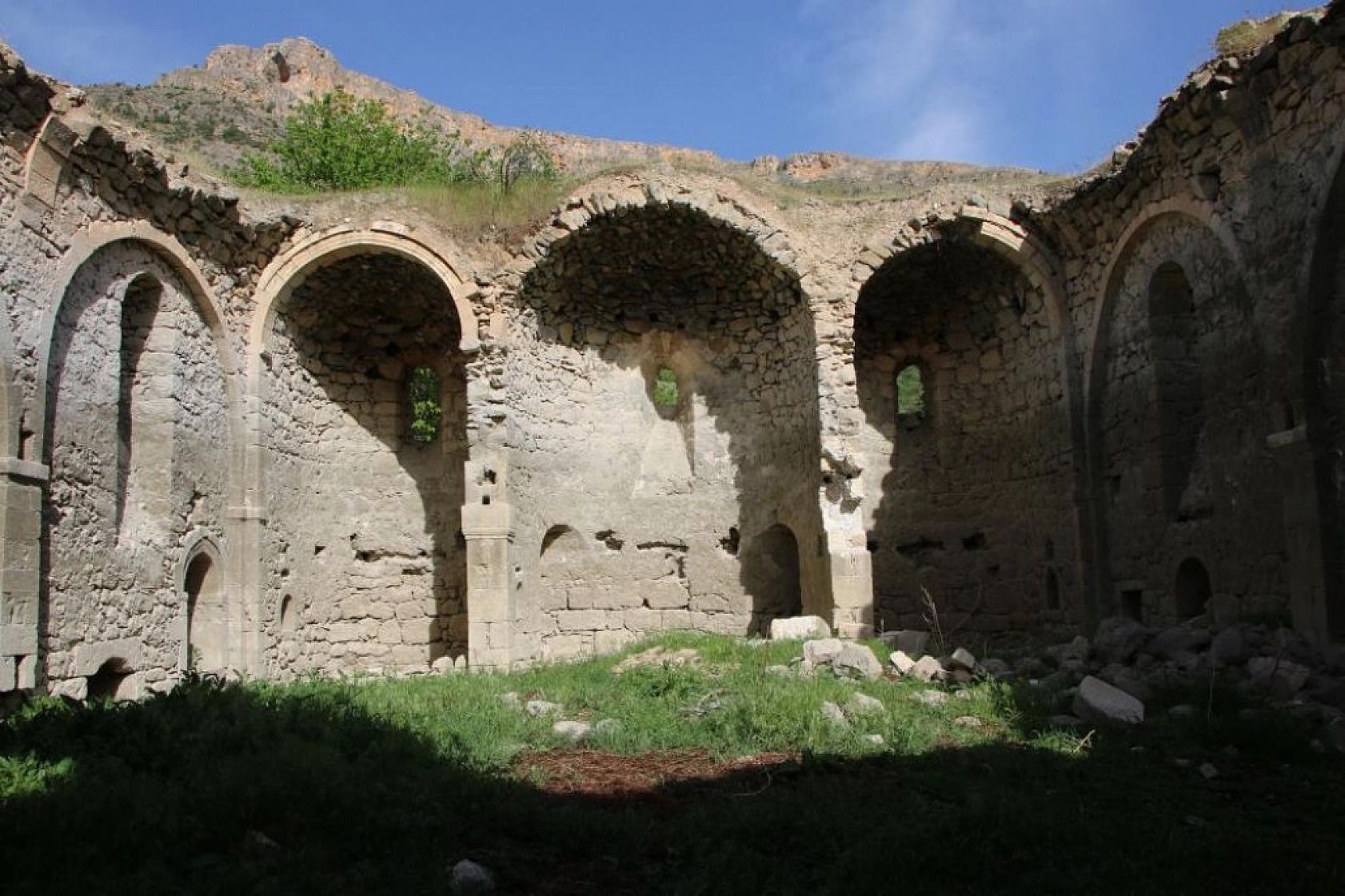 Sular Çekilince Tarihi Kilise Gün Yüzüne Çıktı