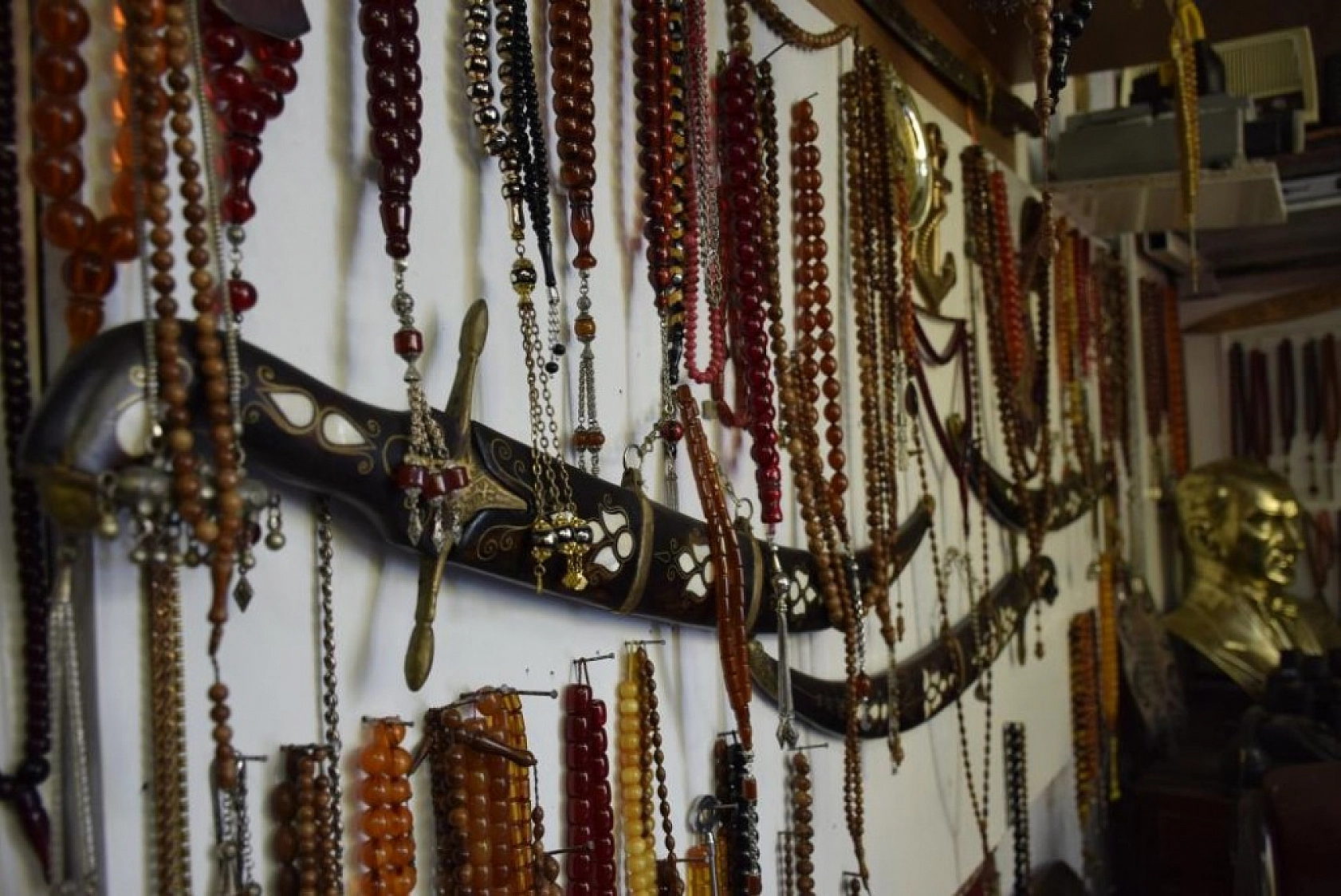 Yıllarca Antika Eşya Topladı, Deposunu Müzeye Çevirdi!