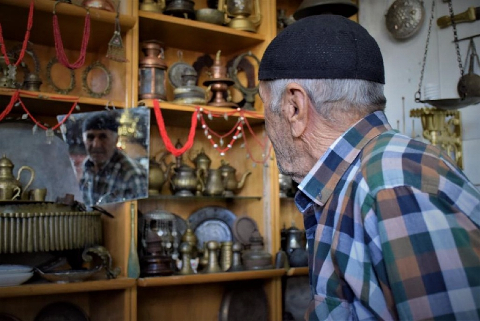 Yıllarca Antika Eşya Topladı, Deposunu Müzeye Çevirdi!