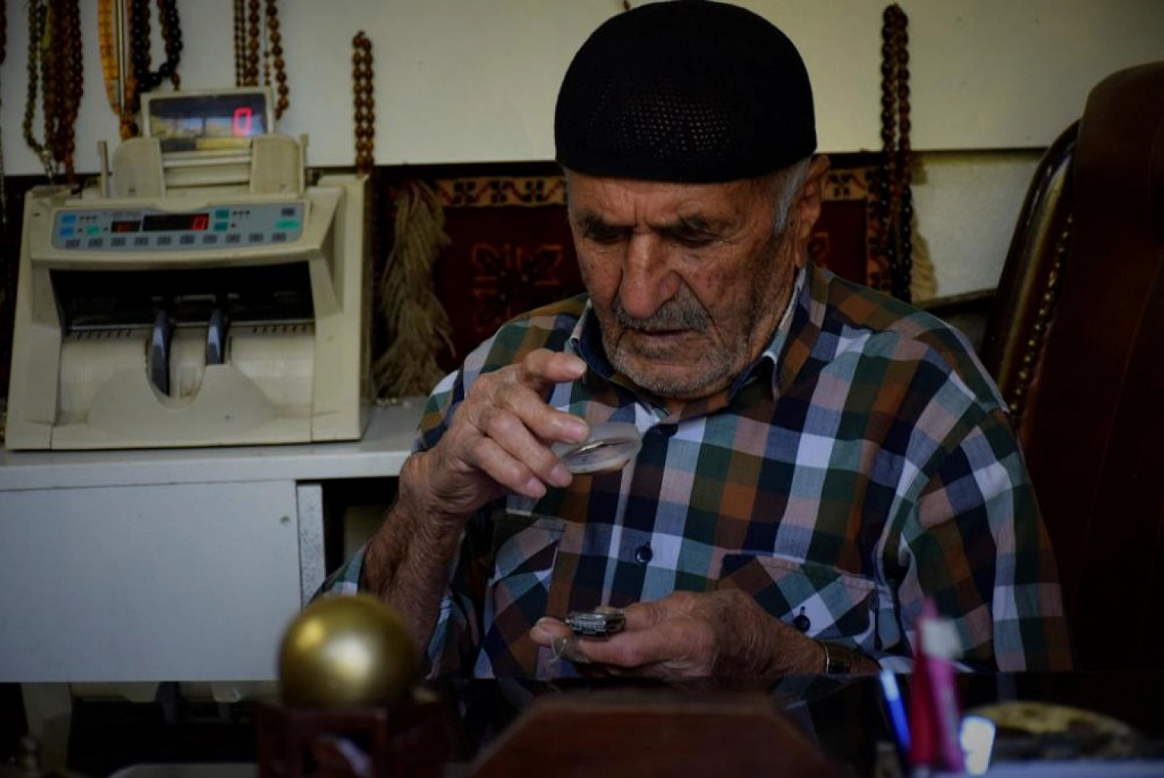 Yıllarca Antika Eşya Topladı, Deposunu Müzeye Çevirdi!