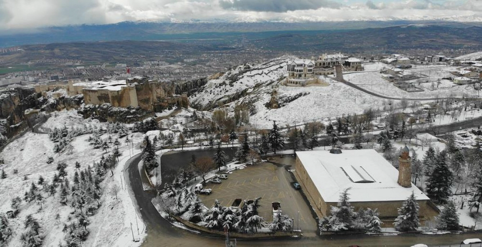 Elazığ'da Kar Yağışı Harput'a Beyaz Gelinlik Giydirdi