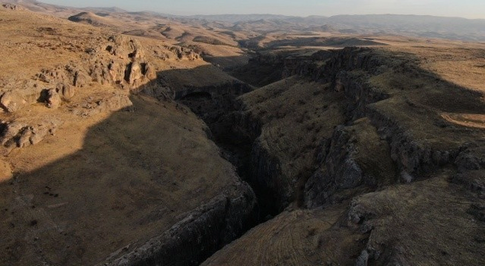 Elazığ'daki Saklıkapı ve Kara Leylek Kanyonları
