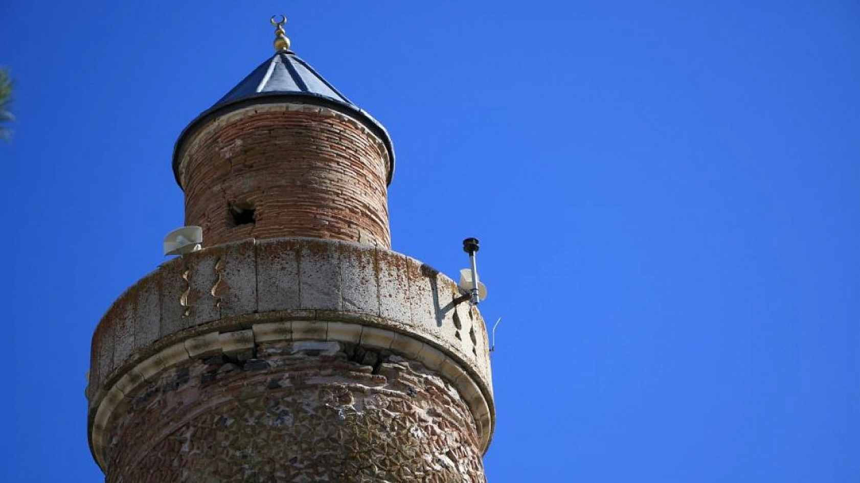 Tarihi Eğri Minare İlk Günkü İhtişamını Koruyor!