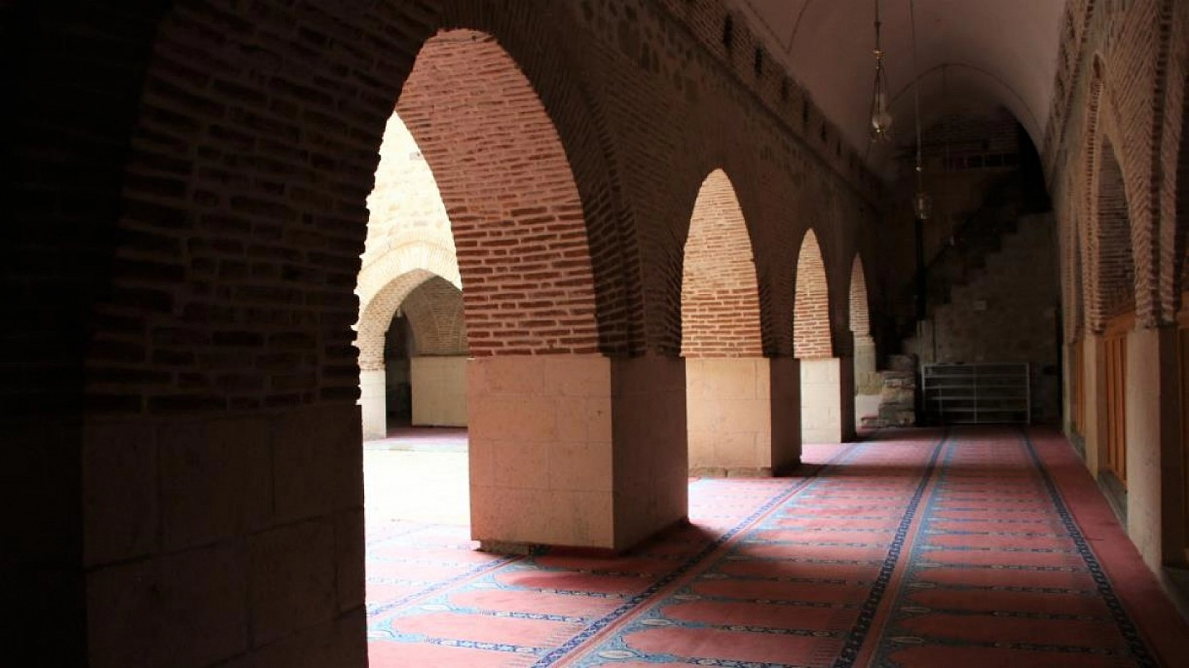 Tarihi Eğri Minare İlk Günkü İhtişamını Koruyor!