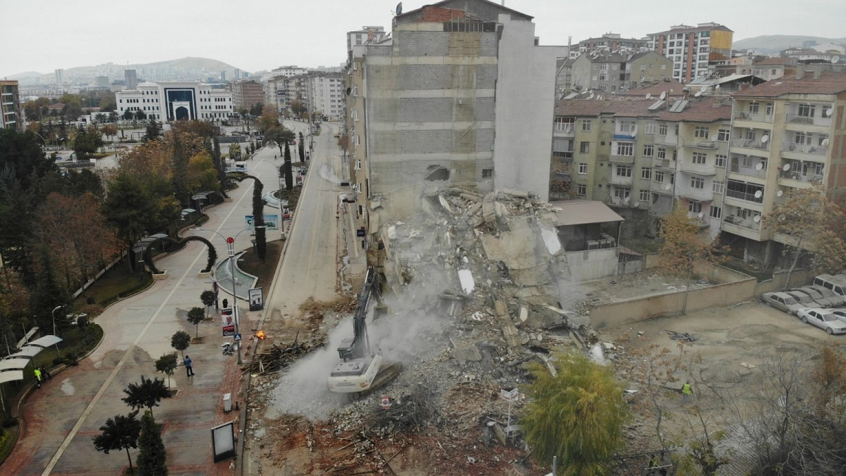 Elazığ'da Yıkımlar Hızlandı