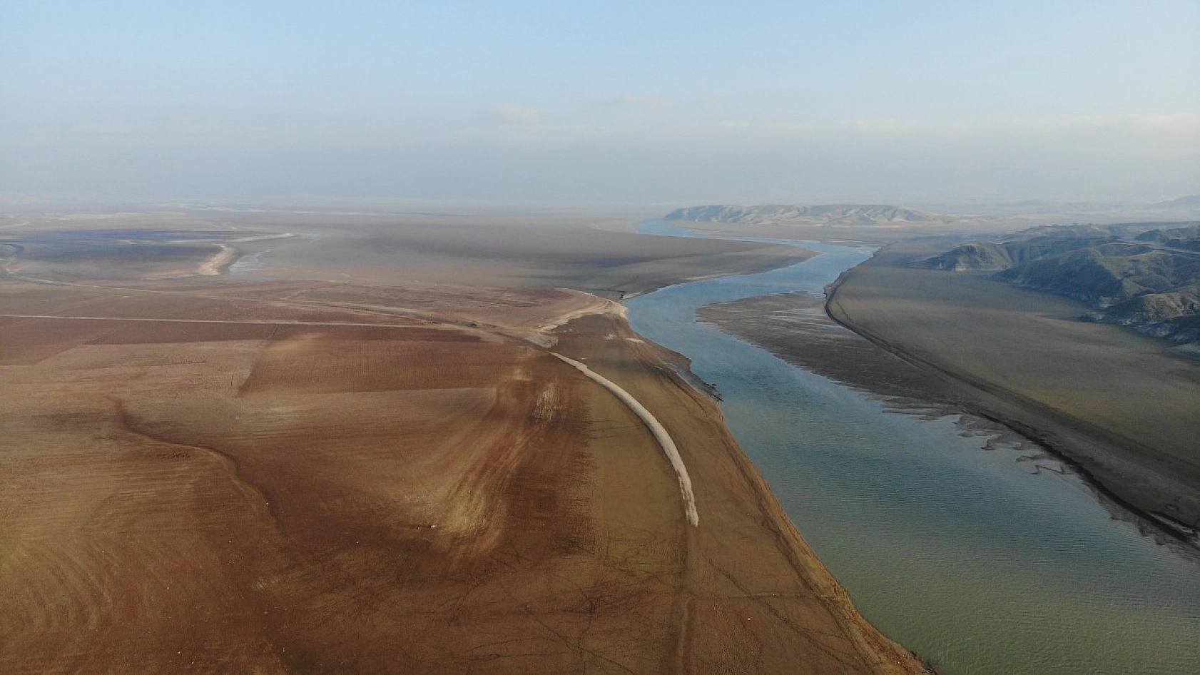 Sular Çekildi, Murat Nehri Dereye Döndü!