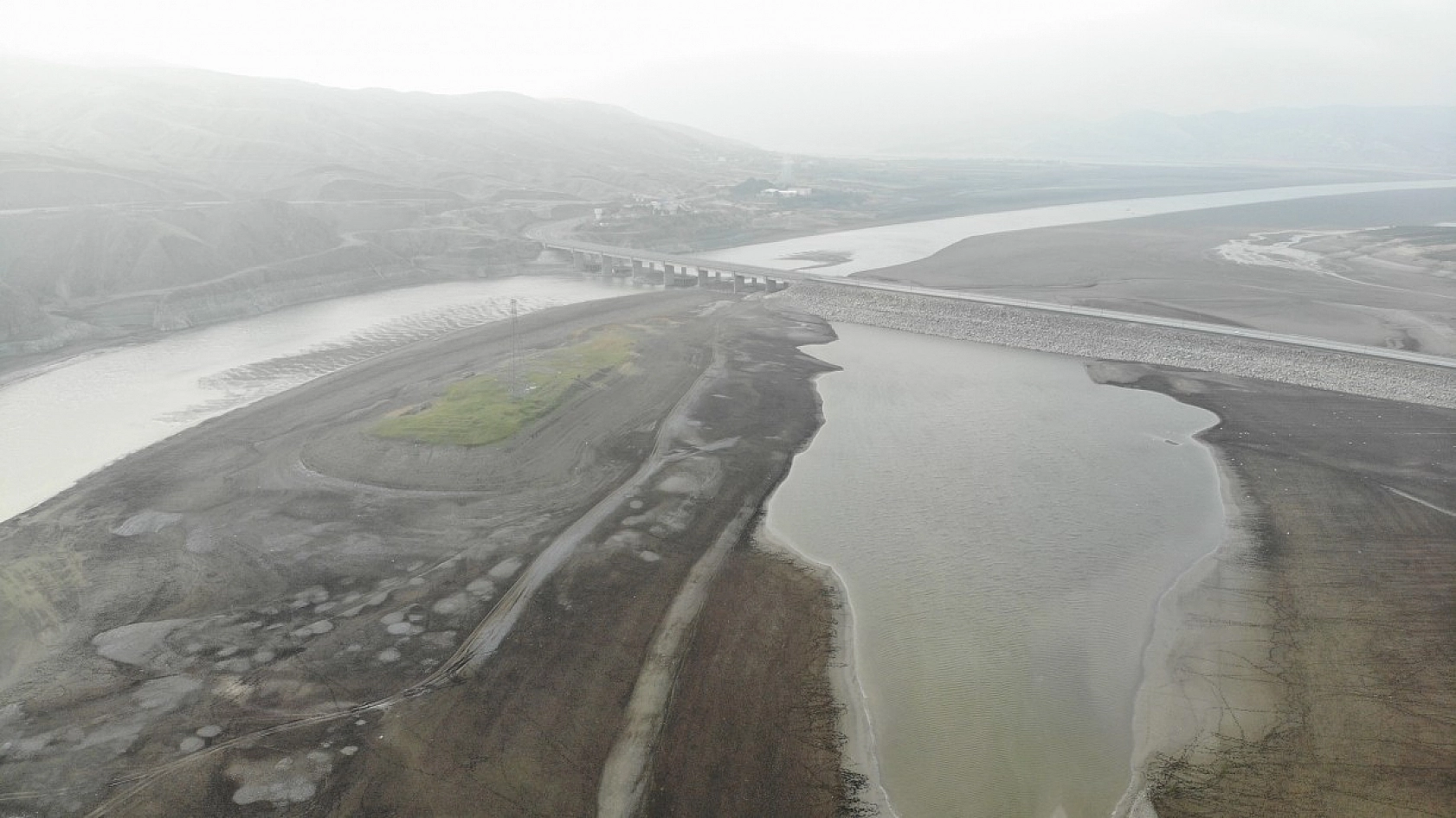 Sular Çekildi, Murat Nehri Dereye Döndü!