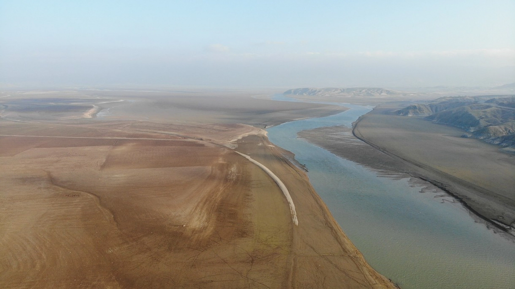 Sular Çekildi, Murat Nehri Dereye Döndü!