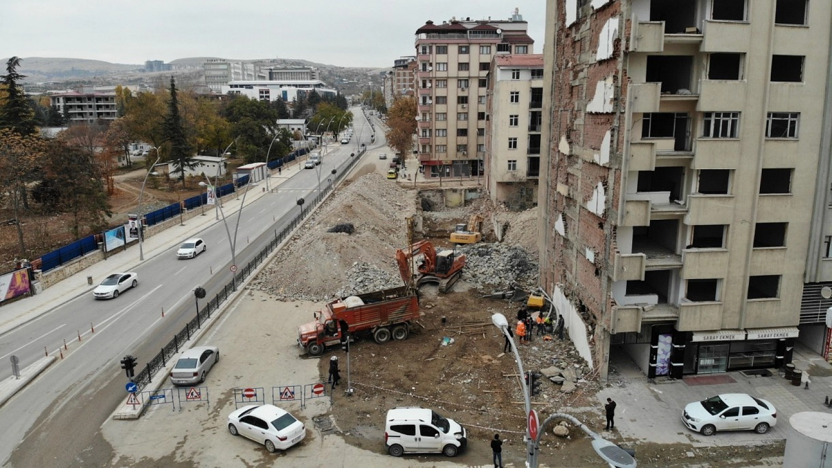 Elazığ'da Yıkımlar Hızlandı