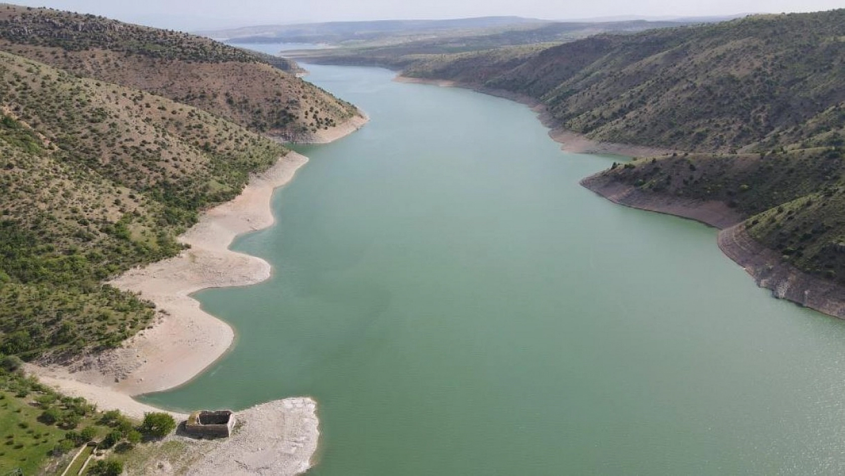 Sular Çekilince Tarihi Kilise Gün Yüzüne Çıktı