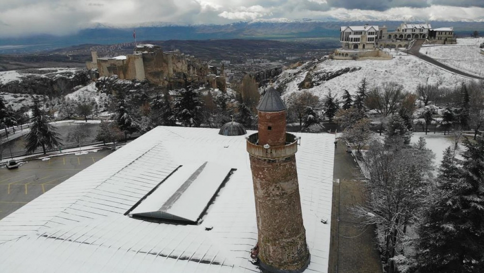 Elazığ'da Kar Yağışı Harput'a Beyaz Gelinlik Giydirdi