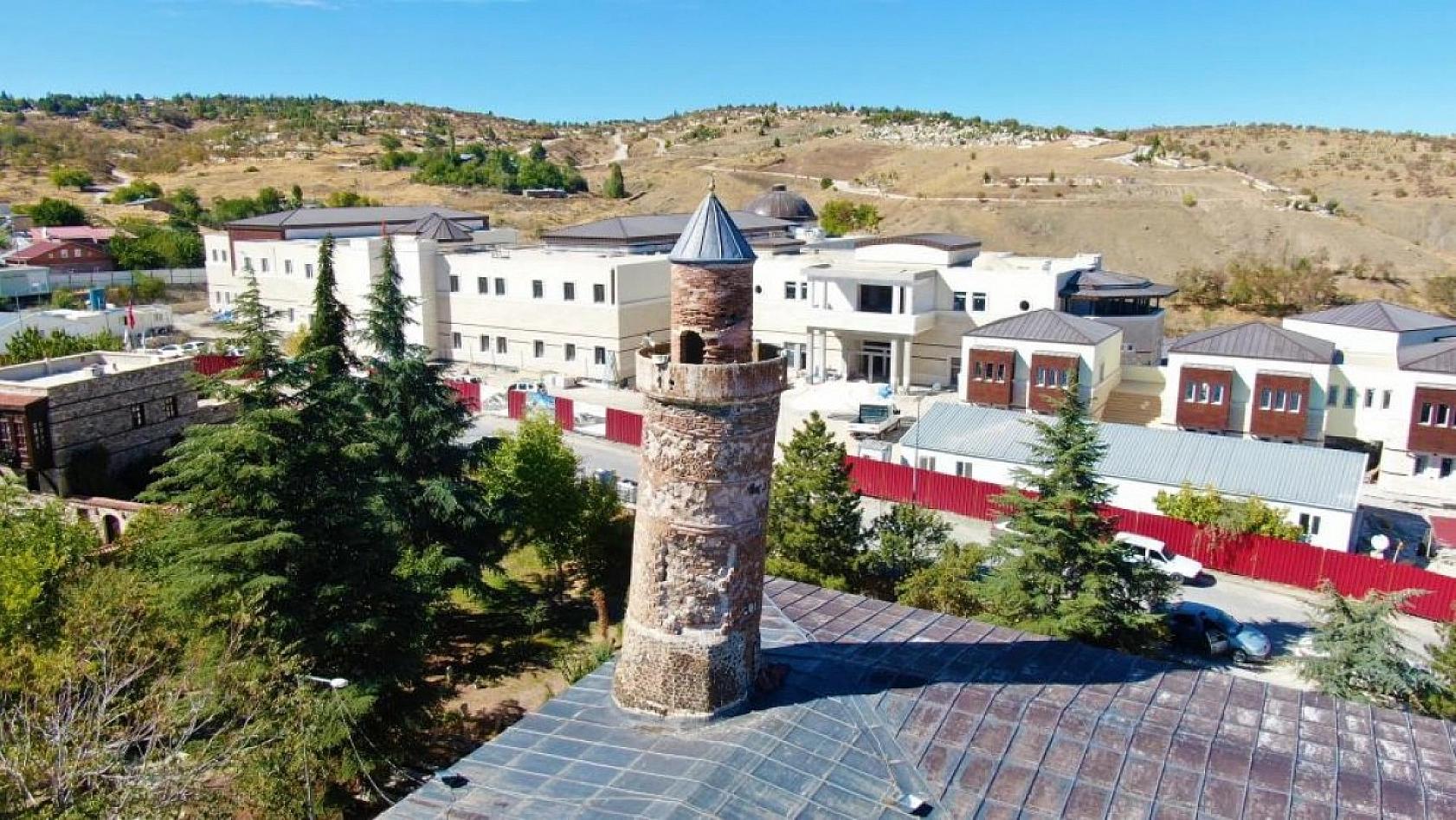 Tarihi Eğri Minare İlk Günkü İhtişamını Koruyor!