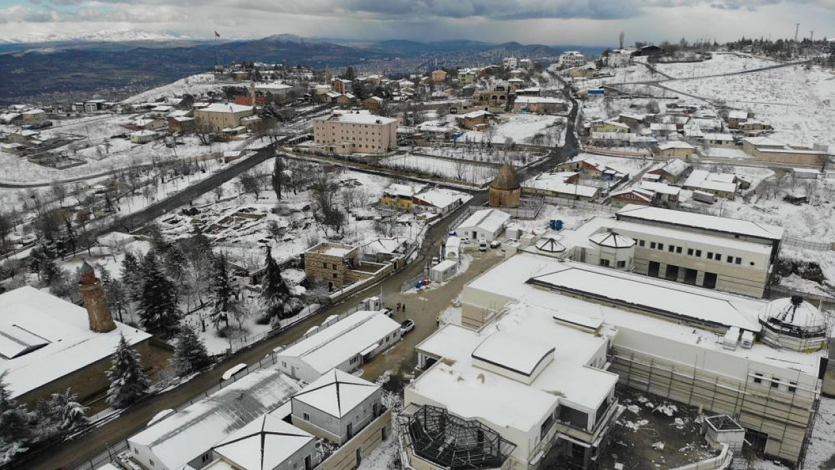 Elazığ'da Kar Yağışı Harput'a Beyaz Gelinlik Giydirdi