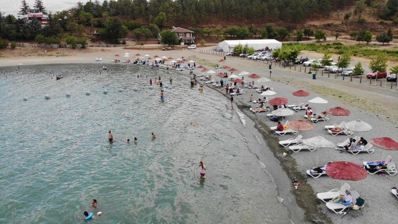 Hazar Gölü Tatili Fırsat Bilenlerin Akınına Uğradı