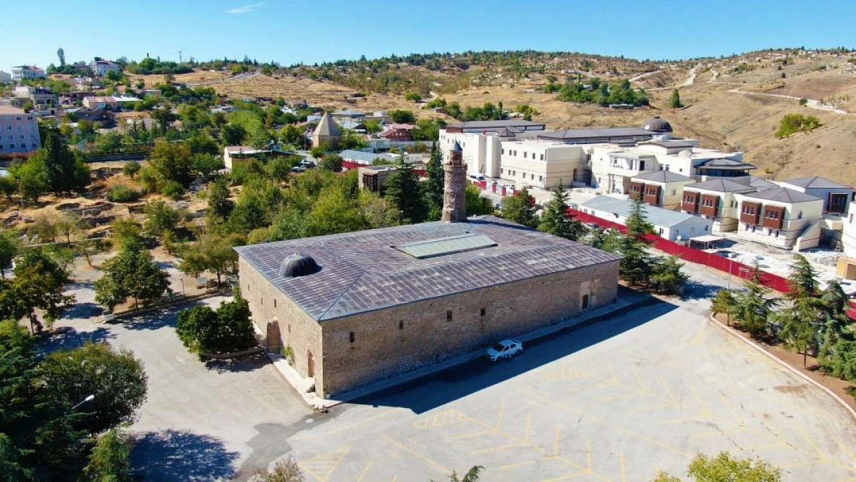 Tarihi Eğri Minare İlk Günkü İhtişamını Koruyor!