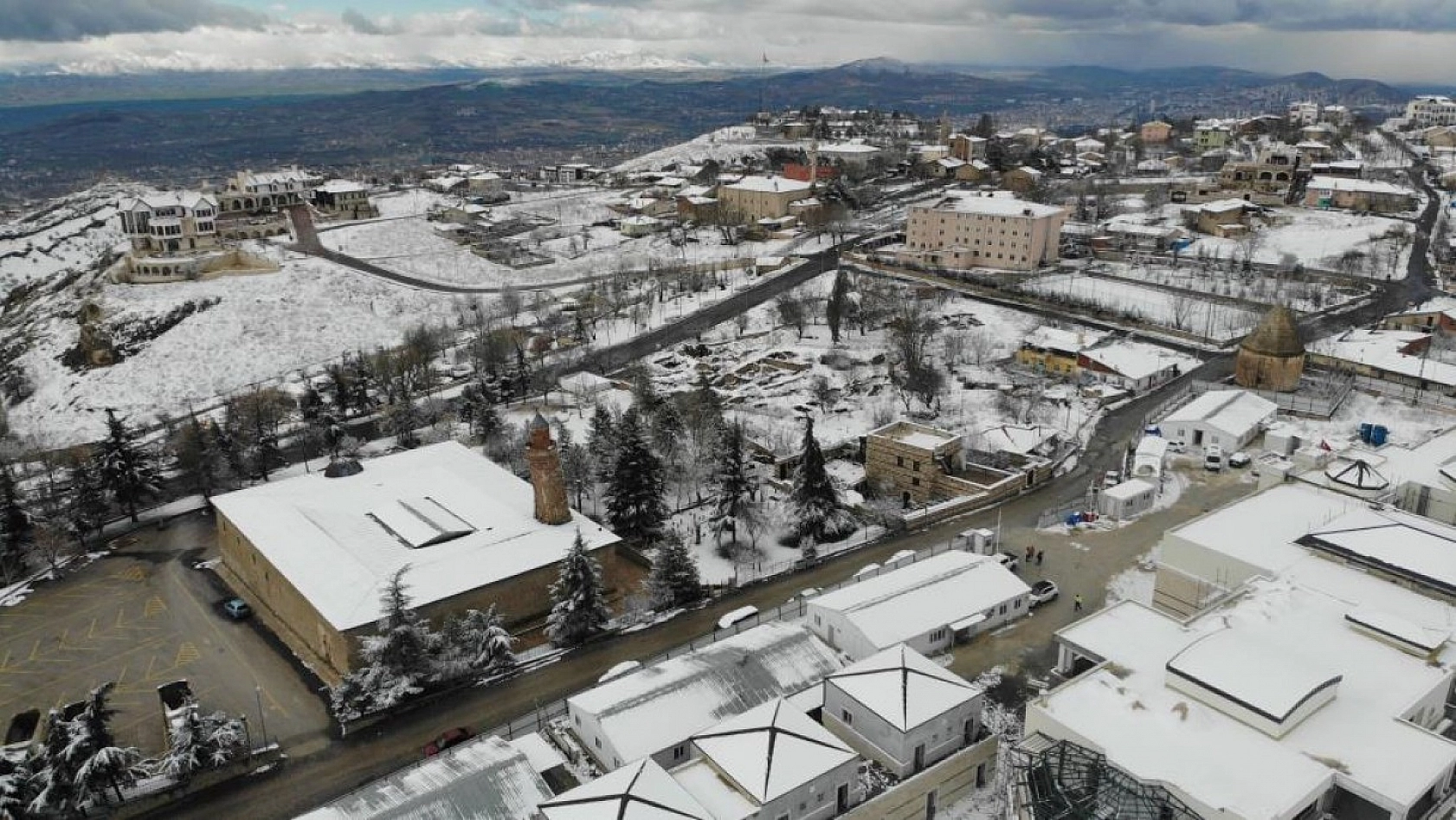 Elazığ'da Kar Yağışı Harput'a Beyaz Gelinlik Giydirdi