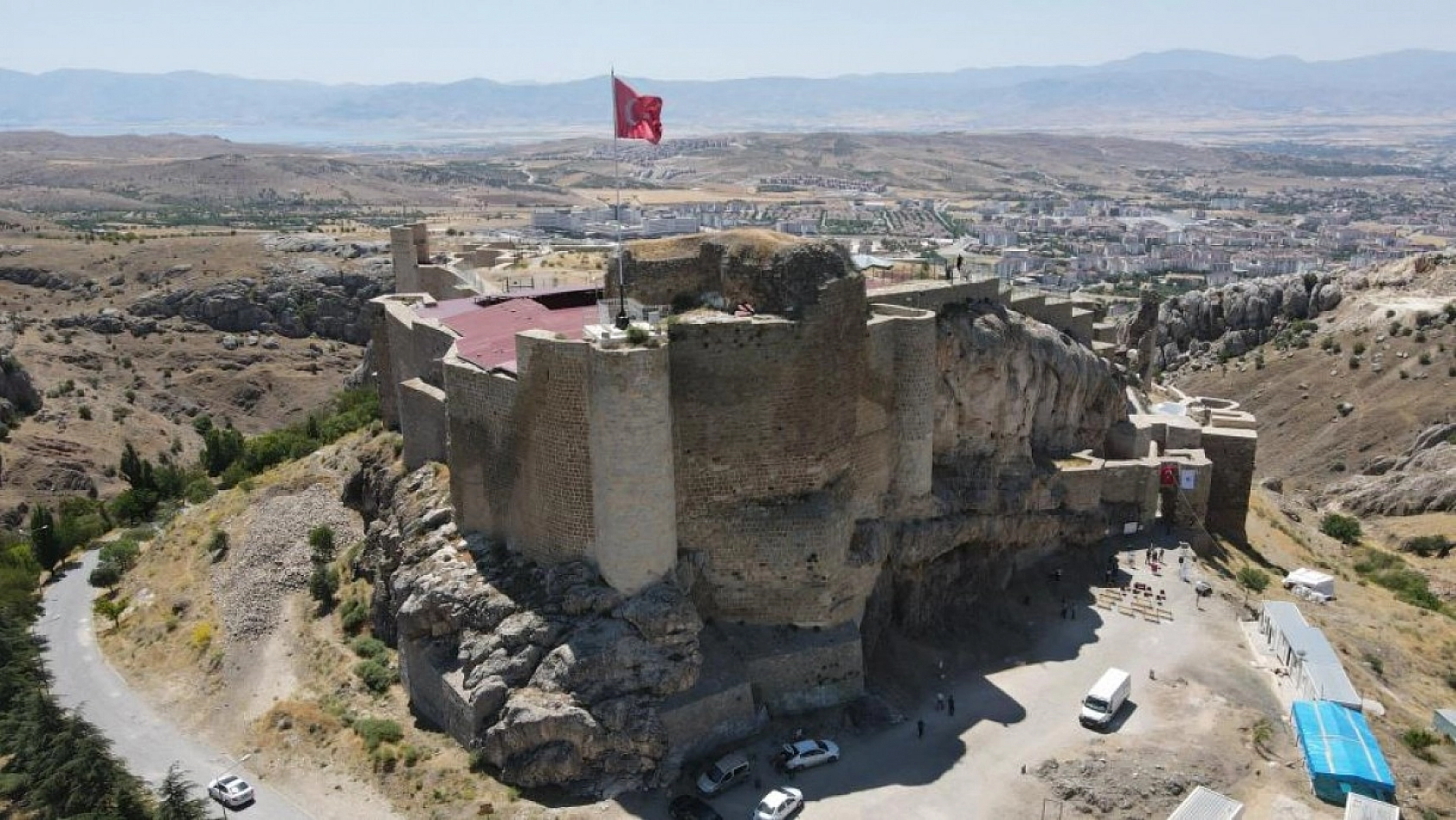 Harput Kalesindeki Tarihi Alanlar Ziyarete Açıldı