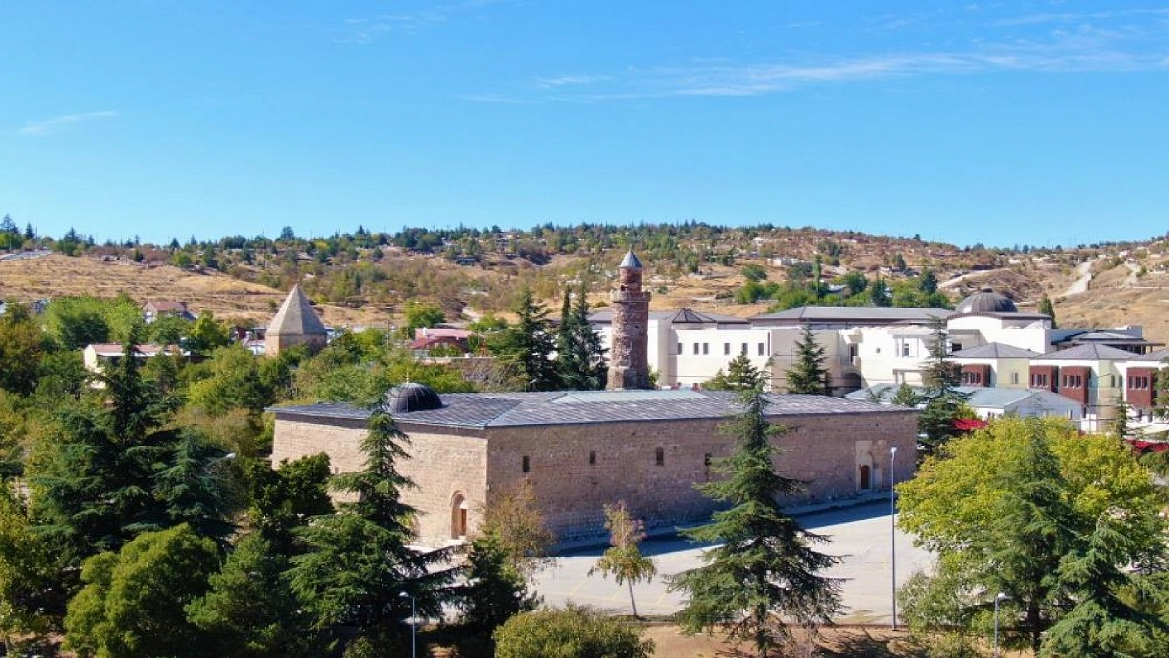 Tarihi Eğri Minare İlk Günkü İhtişamını Koruyor!