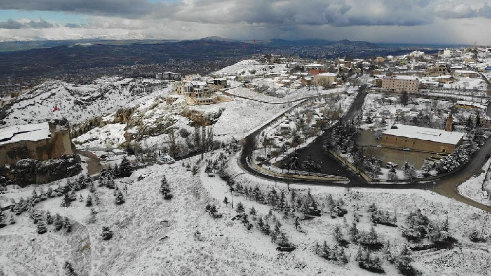 Elazığ'da Kar Yağışı Harput'a Beyaz Gelinlik Giydirdi