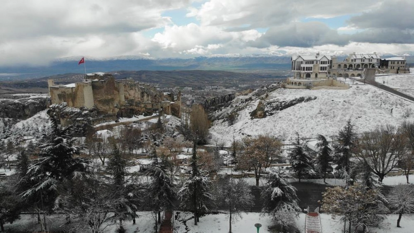 Elazığ'da Kar Yağışı Harput'a Beyaz Gelinlik Giydirdi