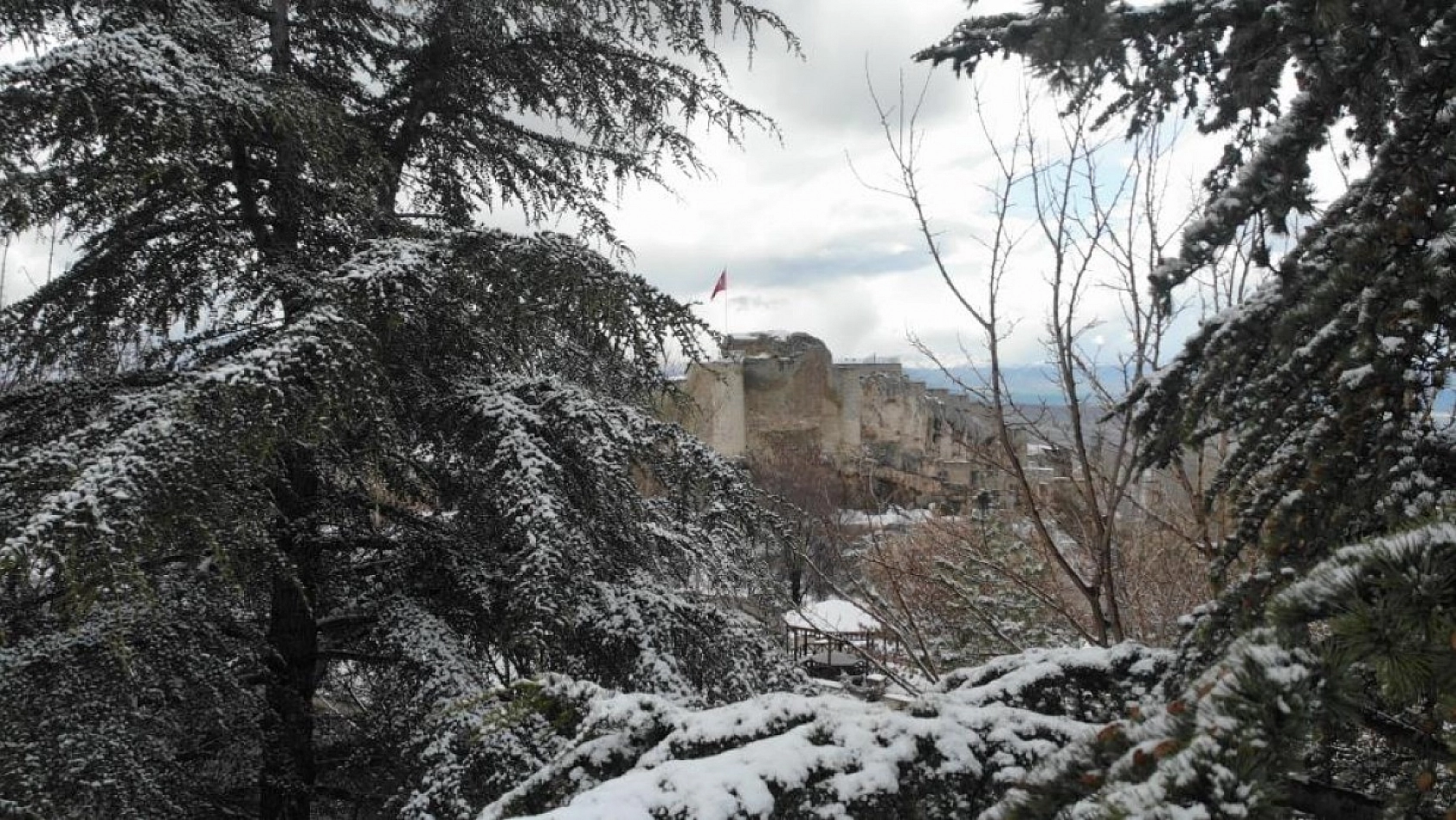Elazığ'da Kar Yağışı Harput'a Beyaz Gelinlik Giydirdi