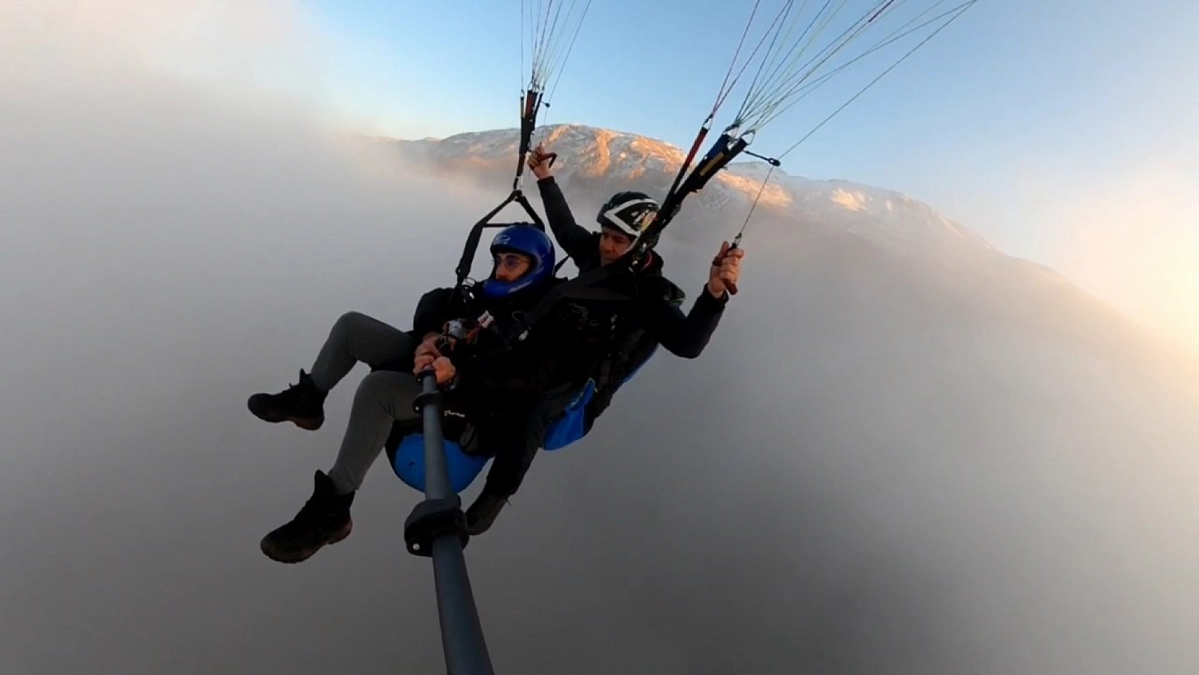 Hazar Gölünde Muhteşem Manzara