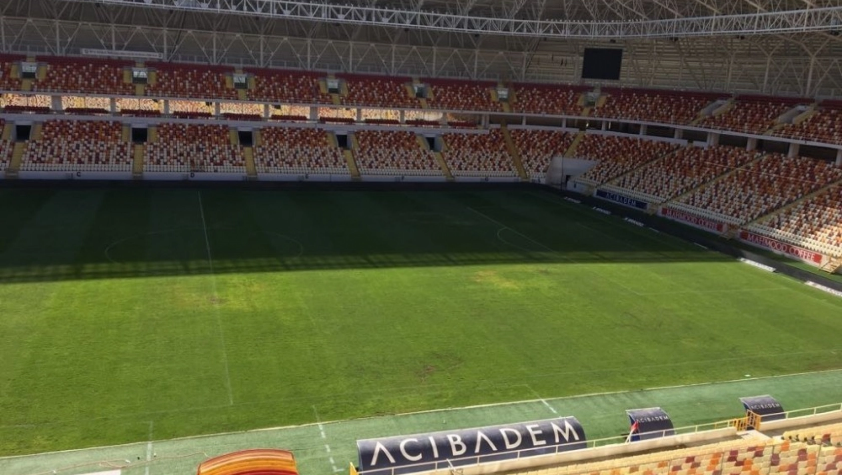 Yeni Malatya Stadyumu'nun çimleri de mantar hastalığına teslim 