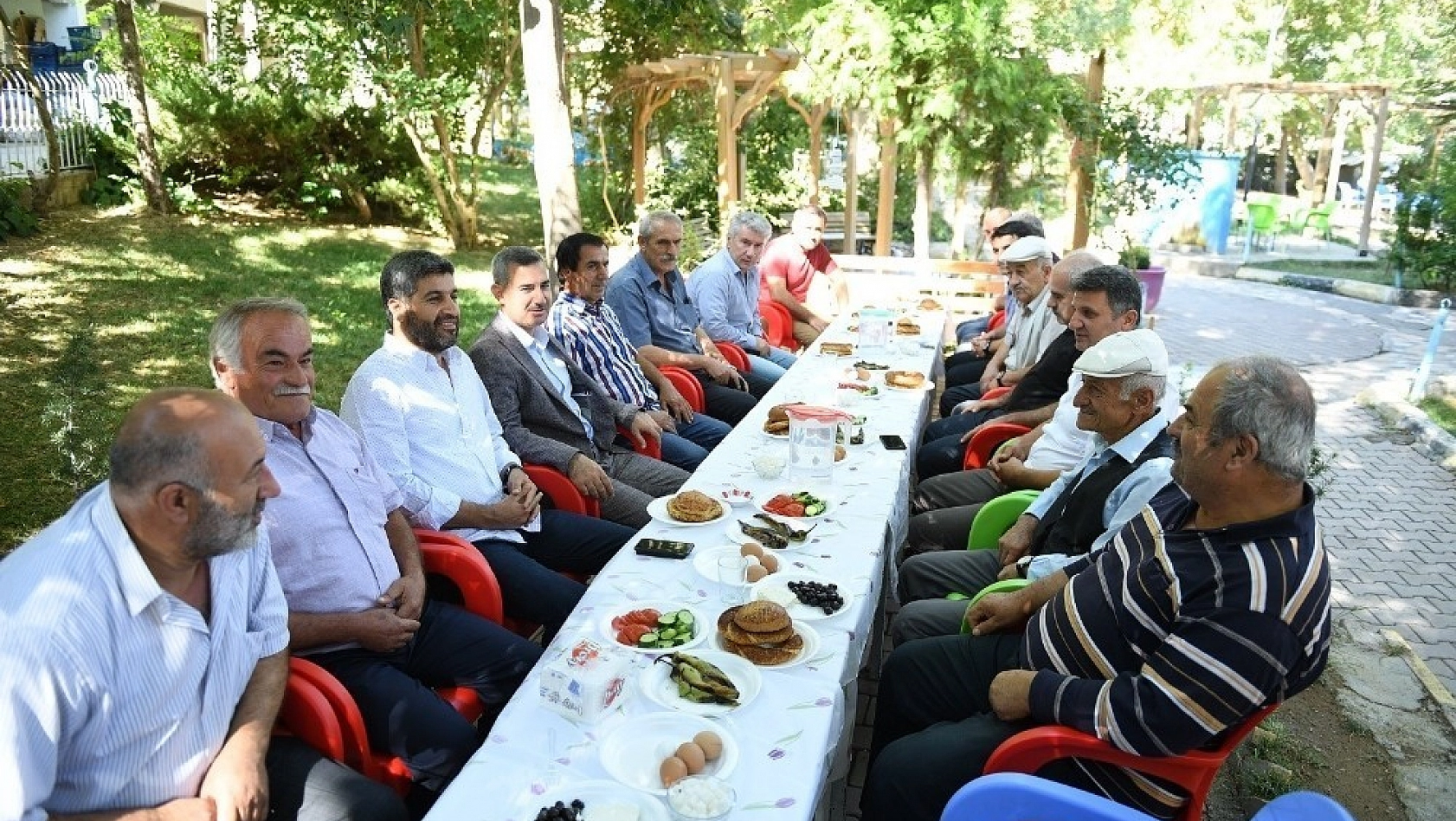 Başkan Çınar, mahalle sakinleriyle bir araya geldi 
