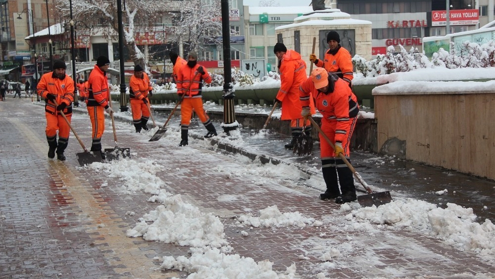 Malatya'da kar temizleme çalışmaları başladı 