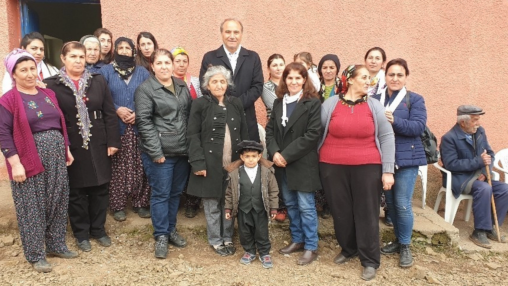 Kızıldaş Göçeruşağı Mahallesini ziyaret etti 