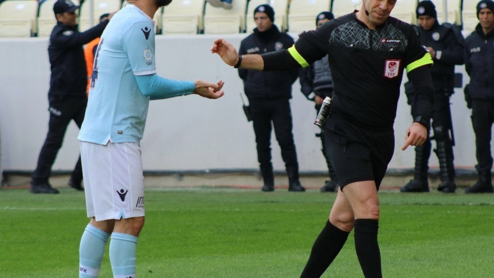 E.Yeni Malatyaspor - M.Başakşehir maçında VAR bozuldu 