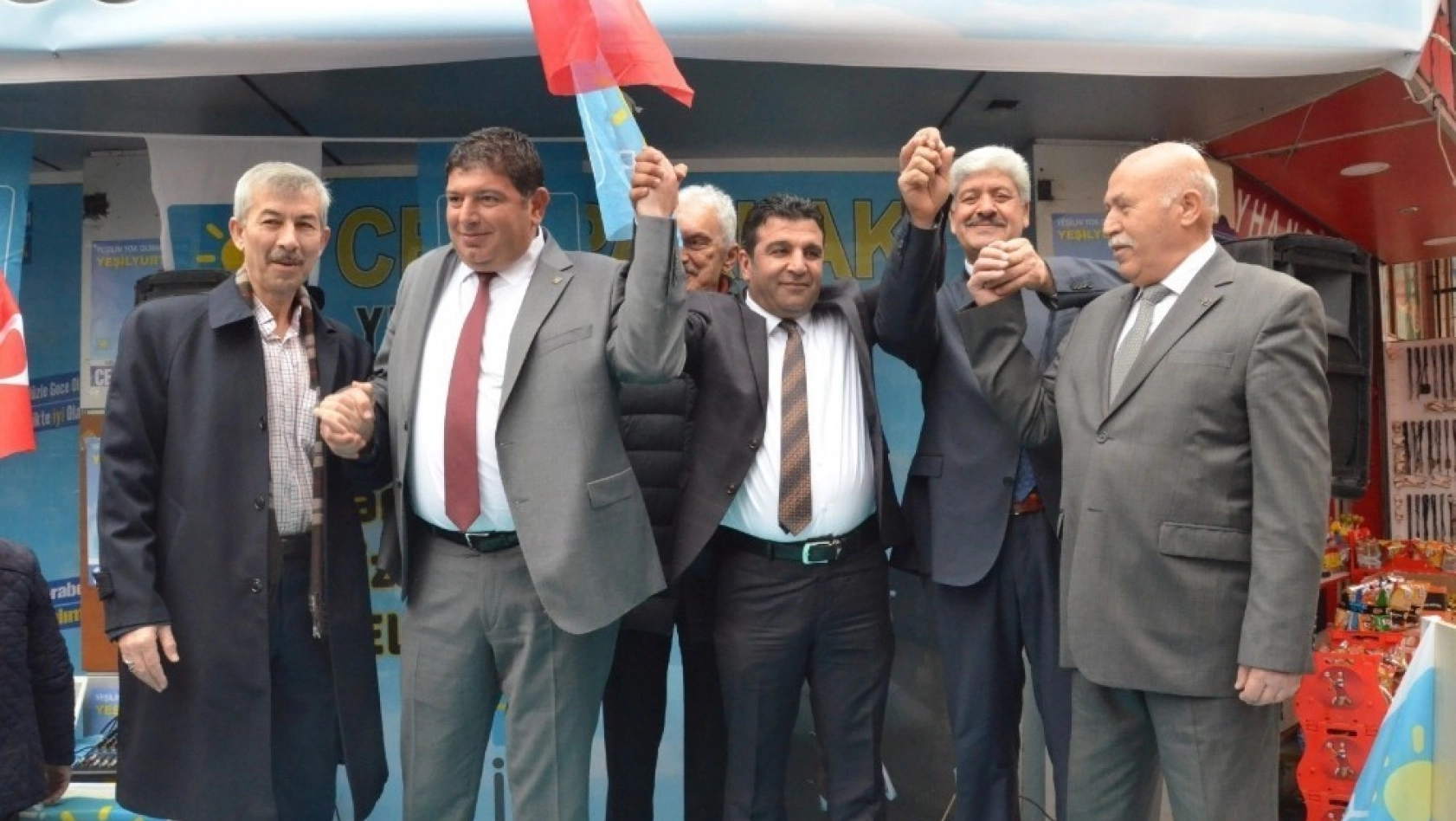 İYİ Partili Parlak'ın seçim bürosu açıldı 