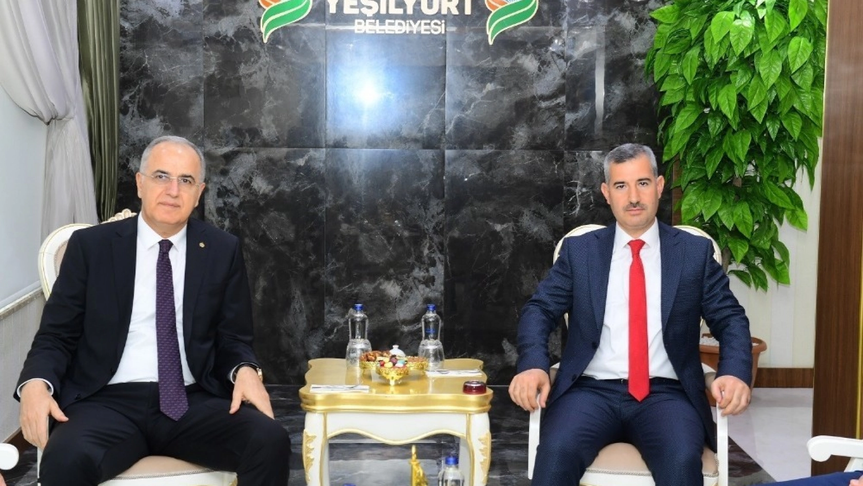 Başkan Çınar, Voleybol Federasyonu Başkanı Üstündağ'ı ağırladı 