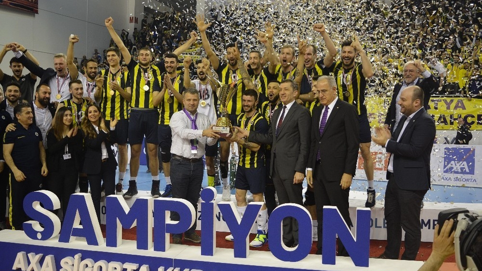 Fenerbahçe kupasını aldı 