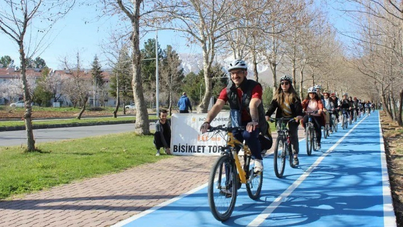 Yeni bisiklet yolu Rektör Kızılay'ın katılımıyla test edildi 