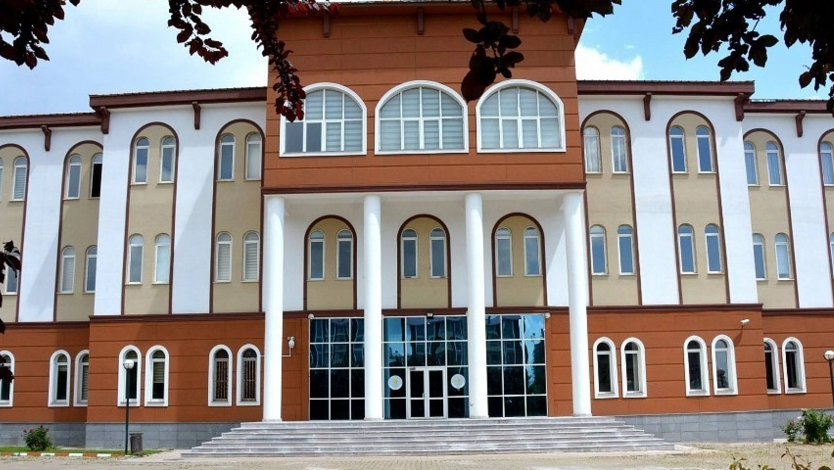 Bingöl Üniversitesi'nde 12 yeni lisansüstü program açıldı 